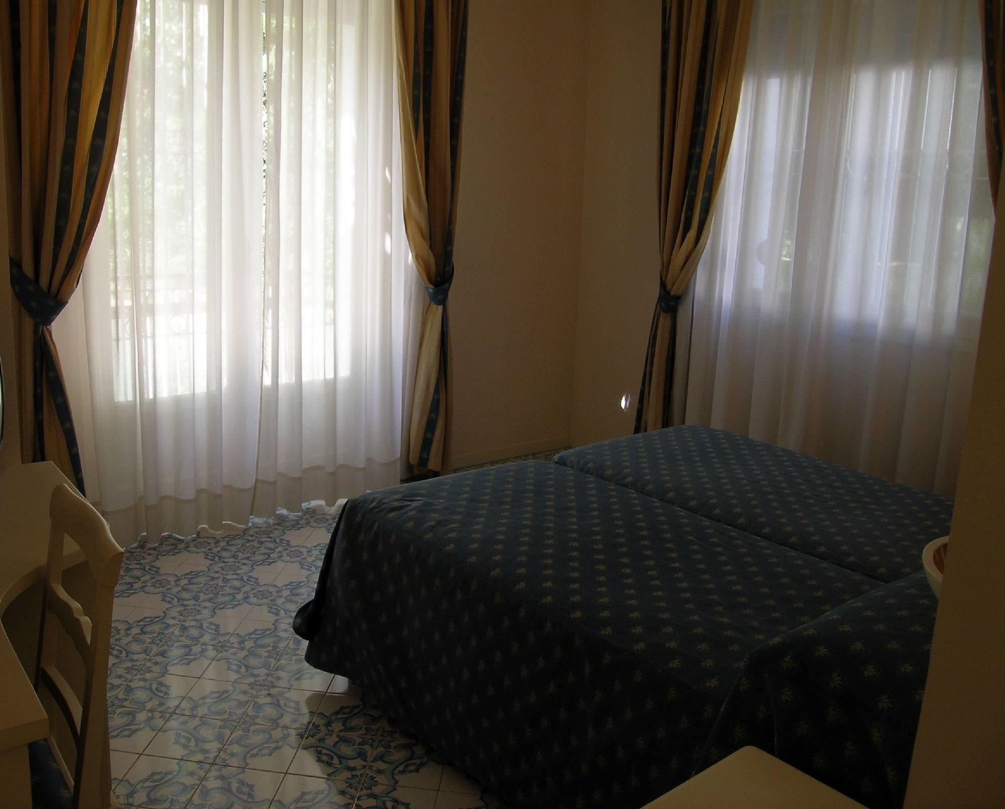Hotel Alexander Palme Кианчано Терме Екстериор снимка