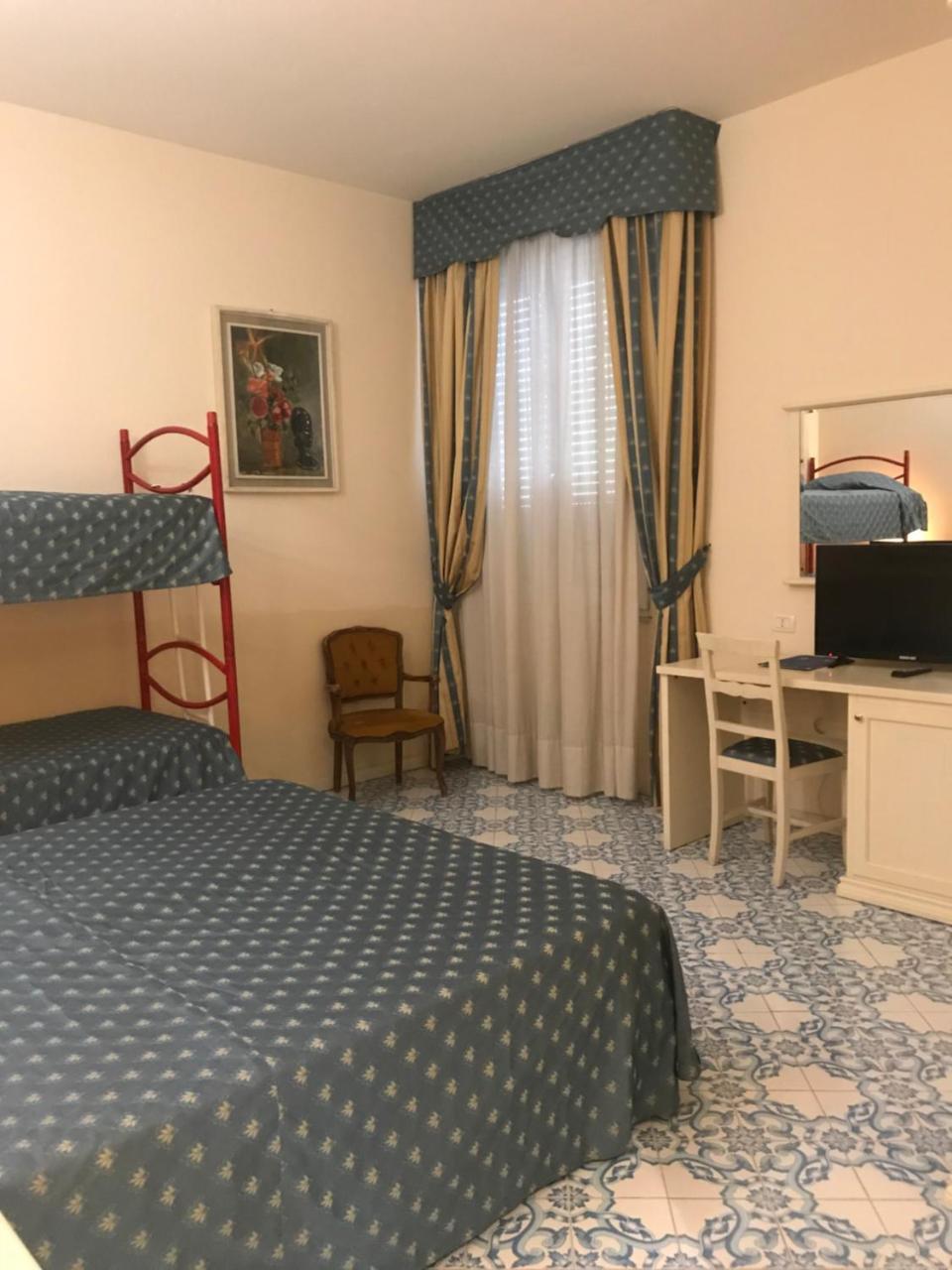 Hotel Alexander Palme Кианчано Терме Екстериор снимка